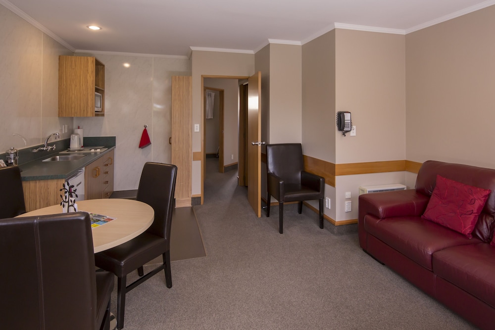 Amross Court Motor Lodge 39/50