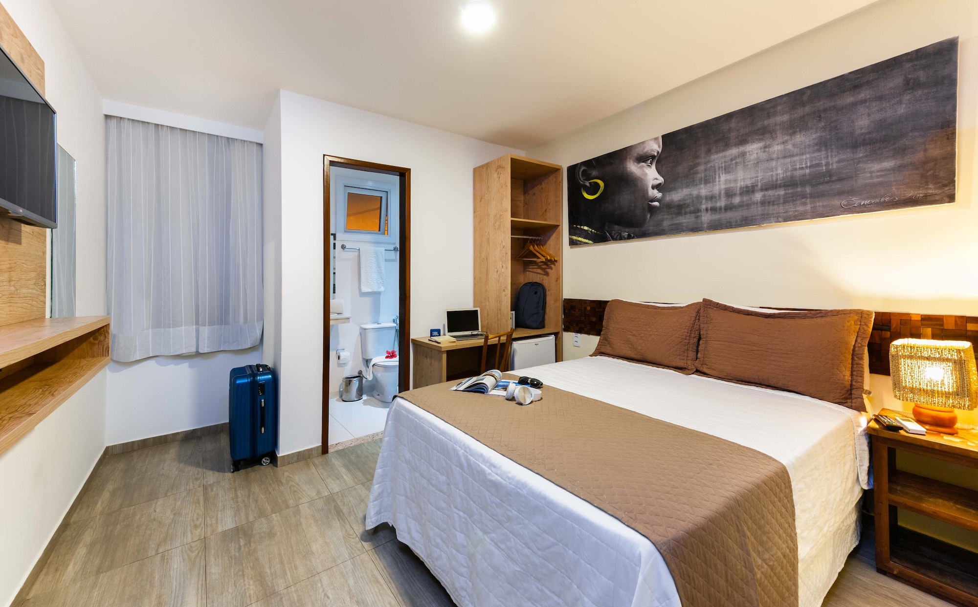 ROOM, DOUBLE BED