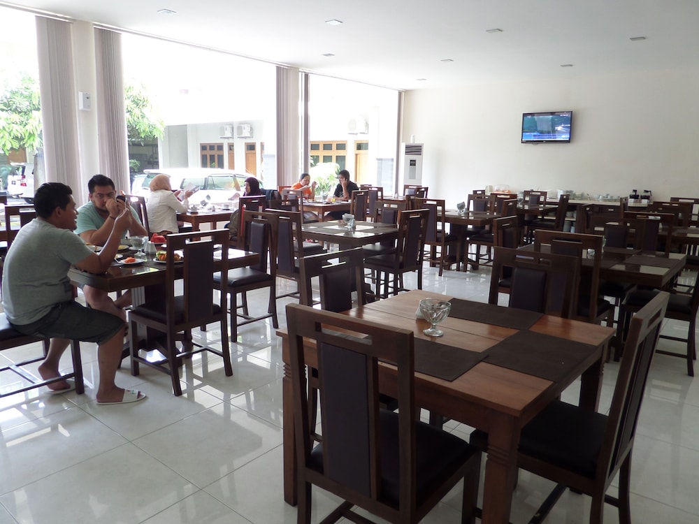 ARINI HOTEL 33/43