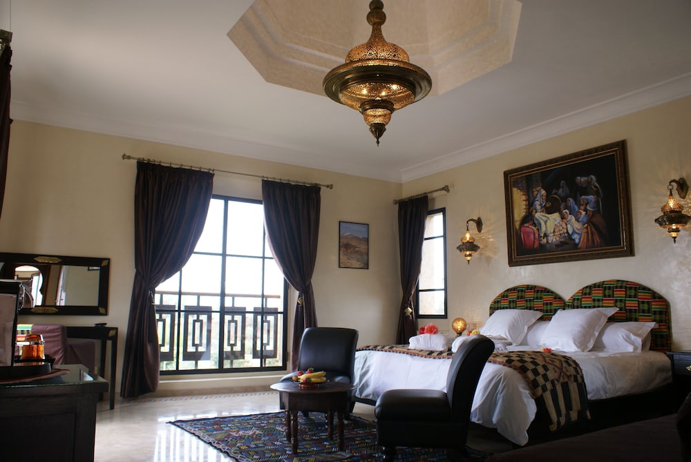 1 BEDROOM, JUNIOR SUITE, BATHTUB