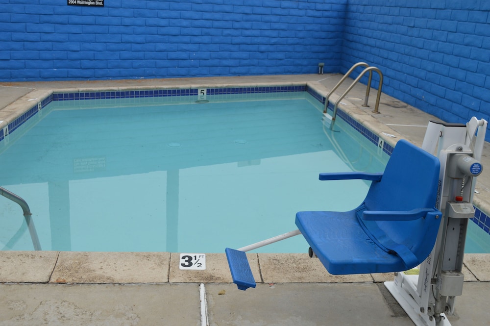 Jolly Roger Hotel 19/48