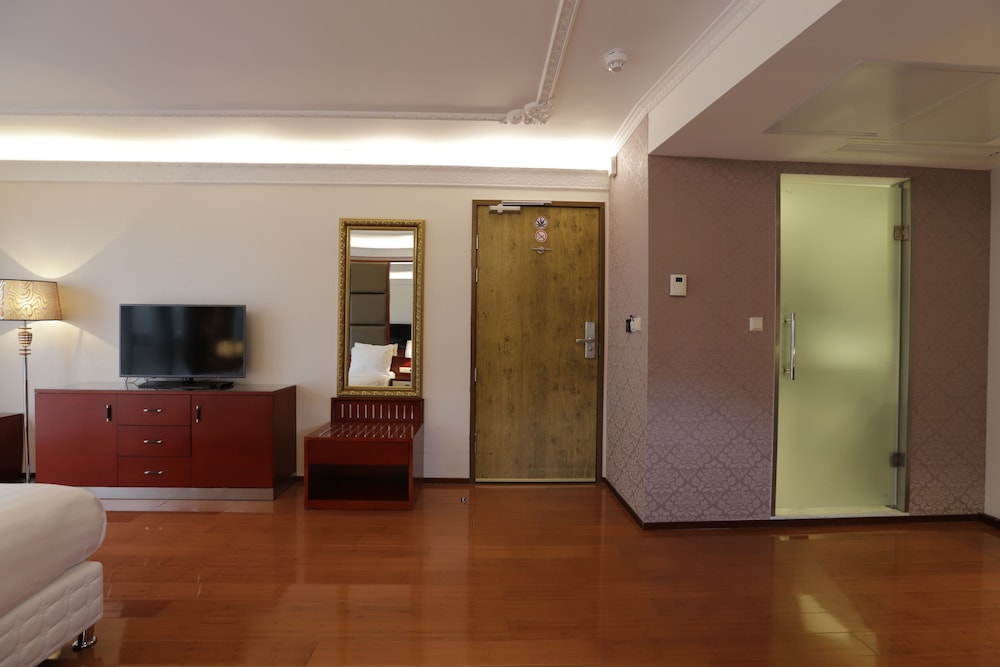 Chasse Hotel 48/64