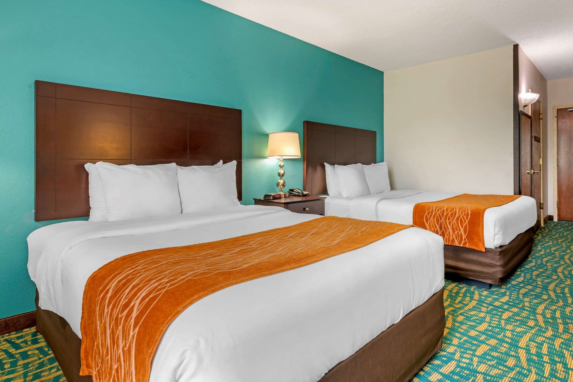 STANDARD, 2 QUEEN BEDS