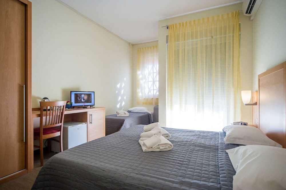 غرفة ثلاثية بسرير كوين وسرير فردي، Hotel Foresteria Volterra 2/3