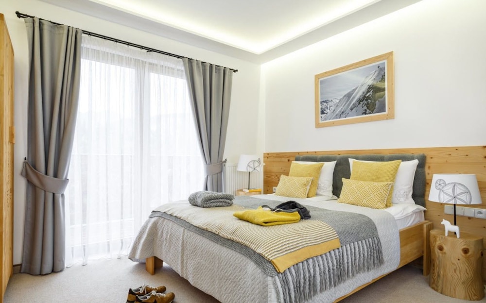 STANDARD, DOUBLE BED, MOUNTAIN VIEW