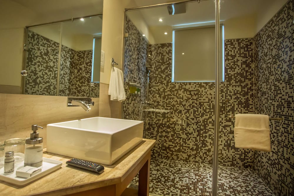 Sarovar Portico 50/50