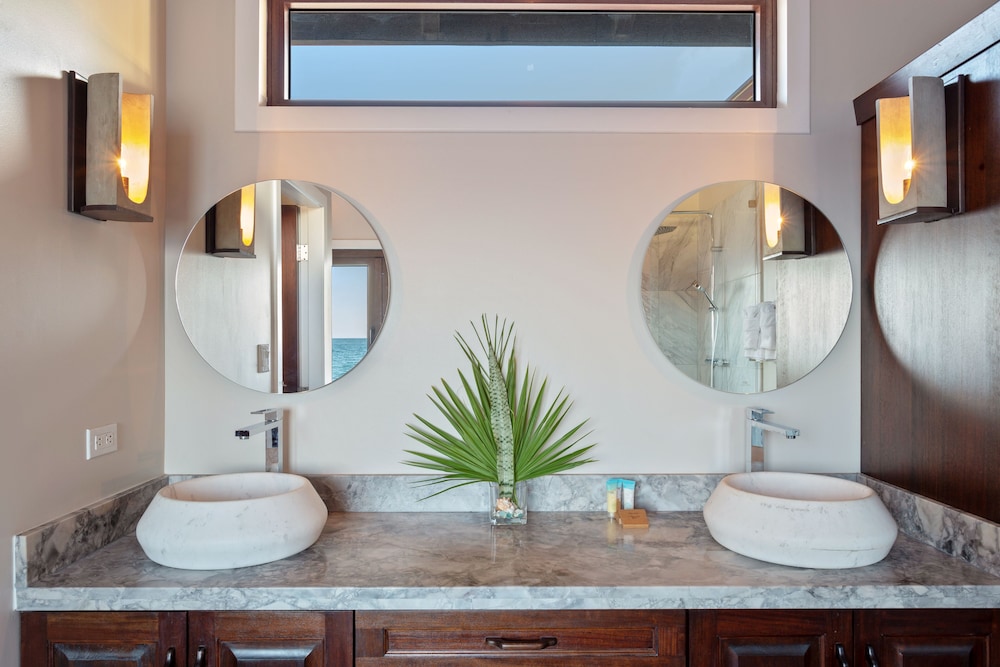 Hatchet Caye Resort 50/50