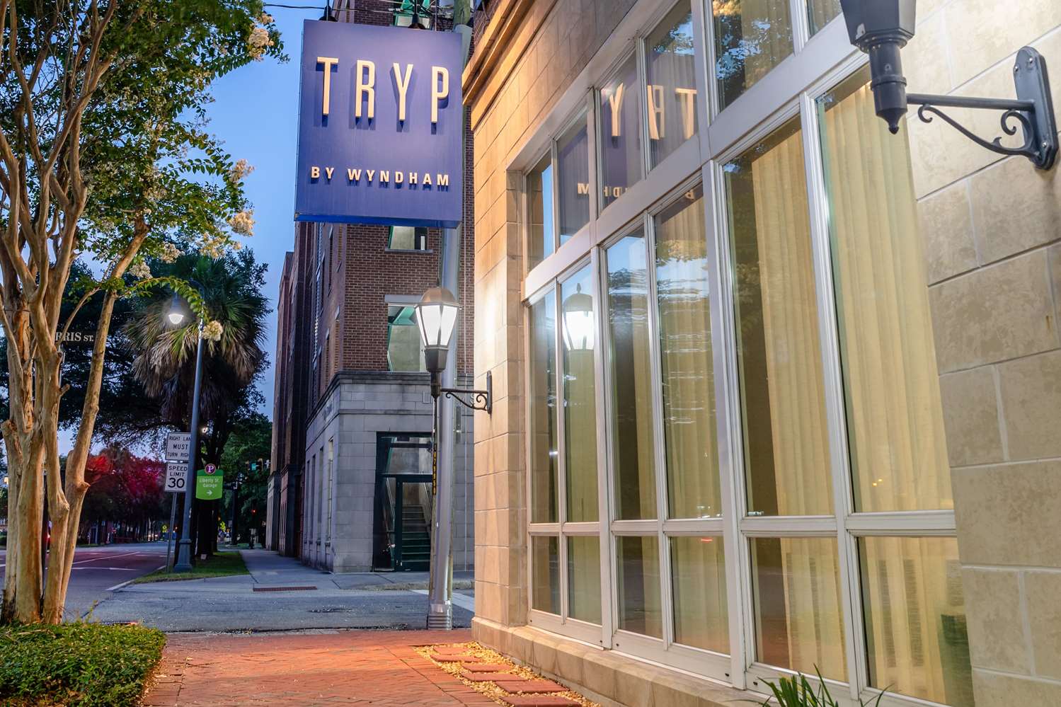 Tryp By Wyndham Savannah 2/60