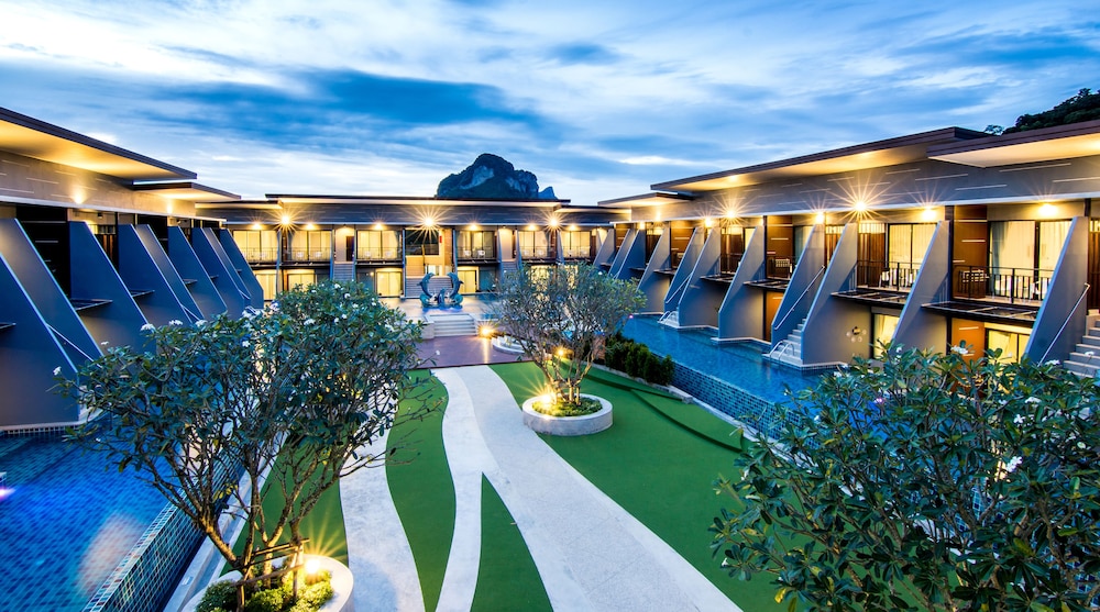 THE PHU BEACH HOTEL 7/65