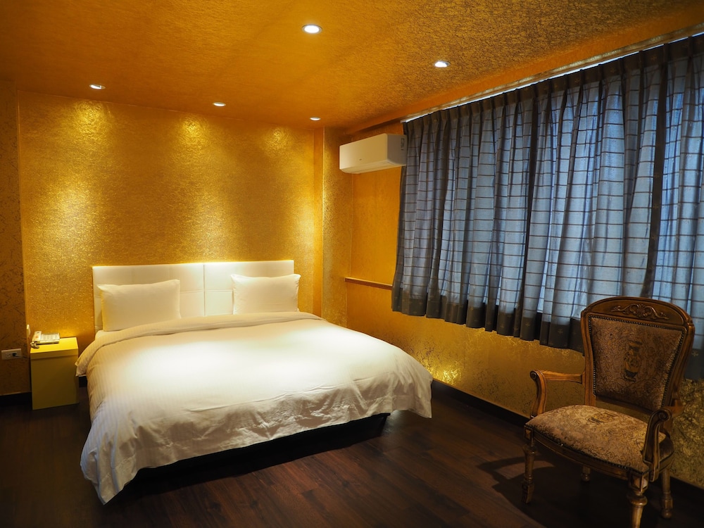 Day-Chen Hotel 8/47