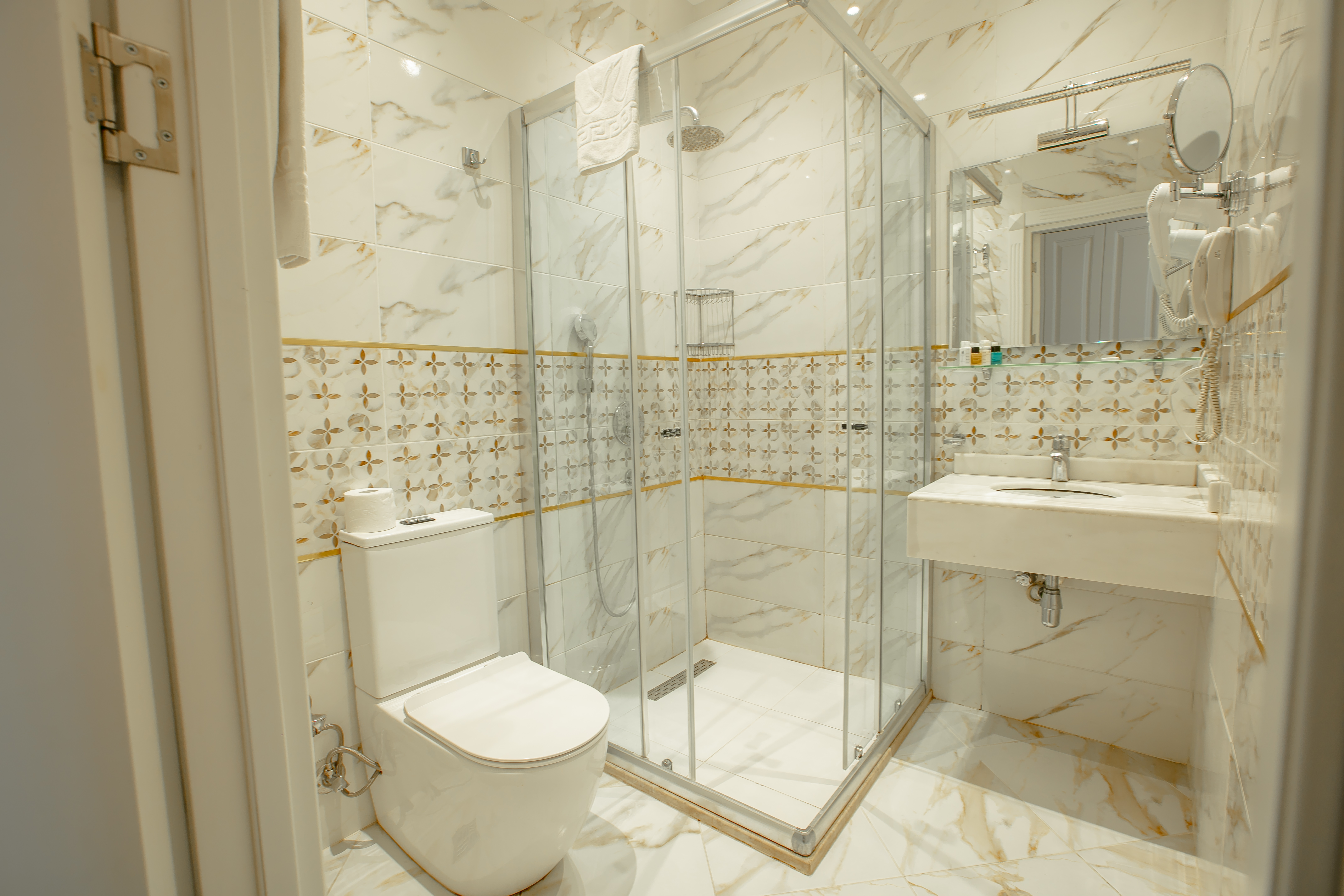Superior Double or Twin Room, Promenade Hotel 4/5