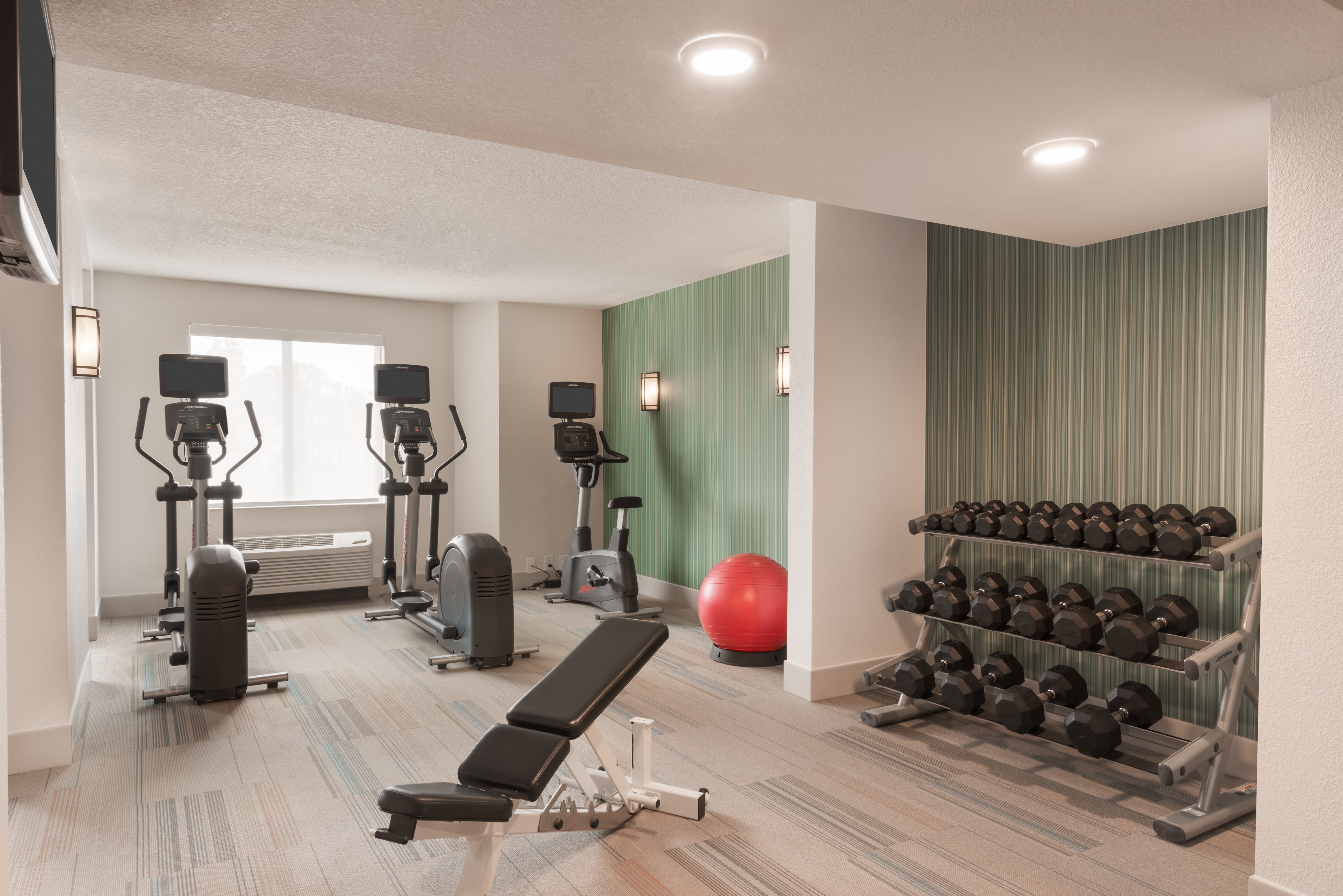 Holiday Inn Express & Suites Nearest Universal Orlando 30/48