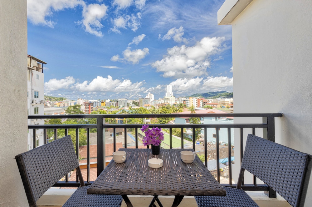 Lucky Patong Hotel 37/50