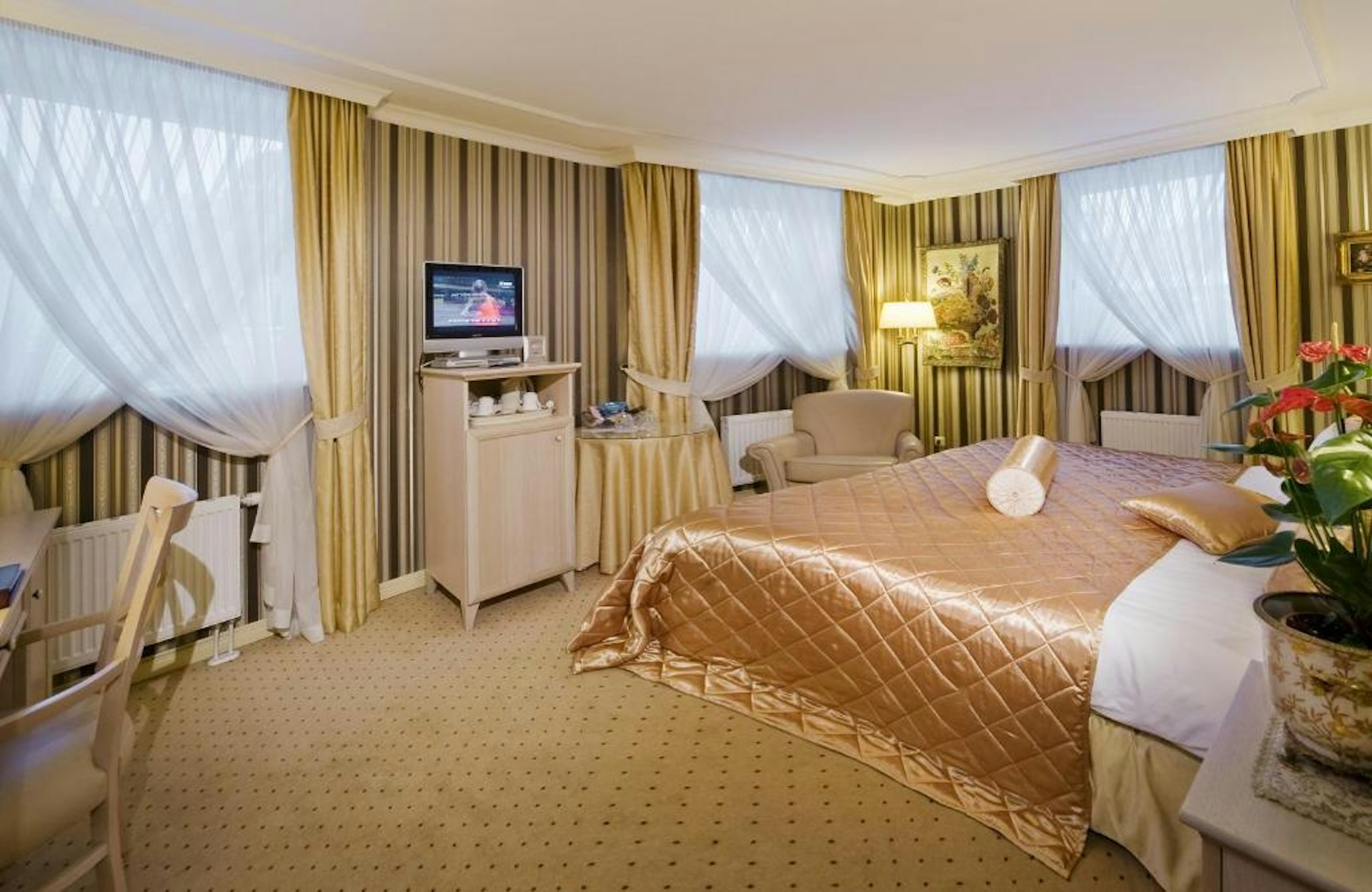 Imperial Hotel And Restaurant 22/84