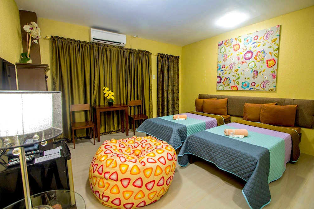 غرفة بسرير مزدوج بإطلالة على الجبل، Alta Bohol Garden Resort 5/8