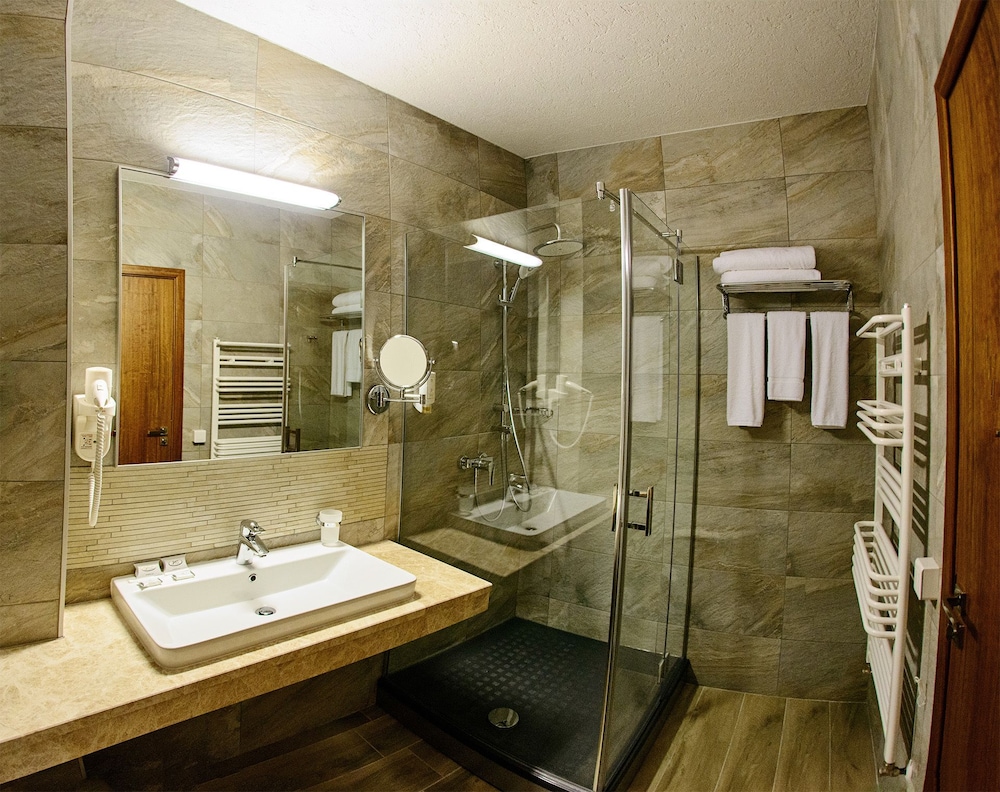 Hot Springs Medical & Spa Hotel 33/34
