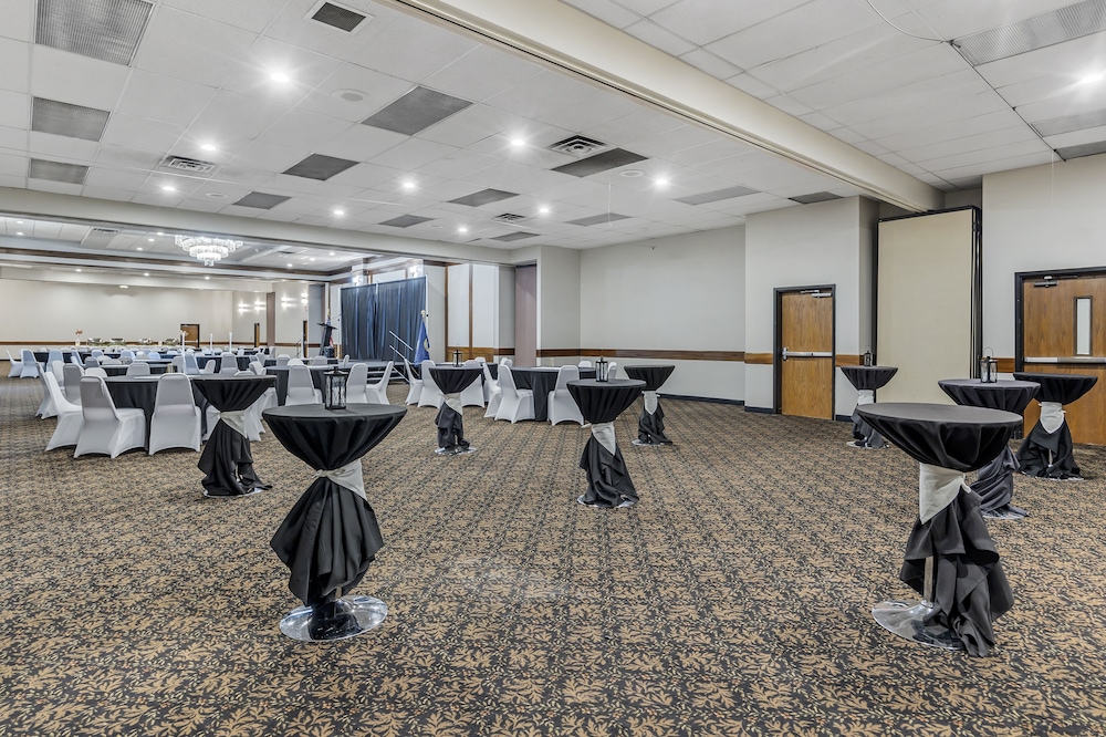 Seaport Inn and Suites 19/38