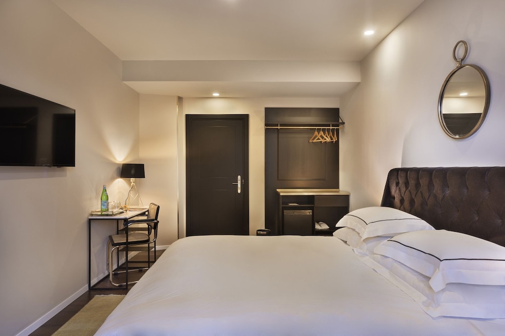 ROOM, OUTDOOR JETTED TUB, TERRACE