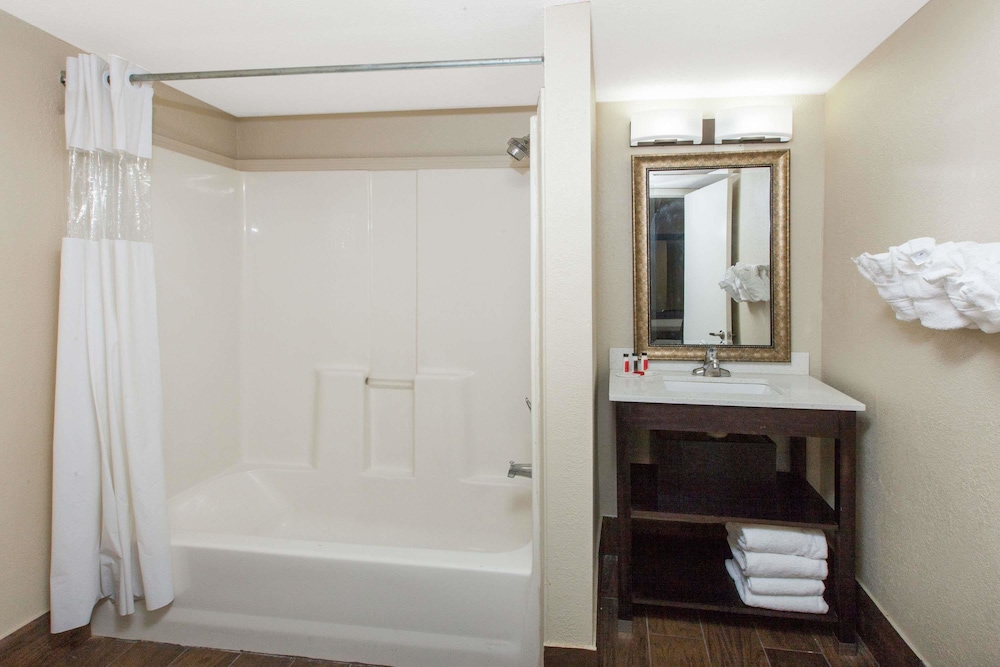 Baymont By Wyndham Downtown Detroit 9/31