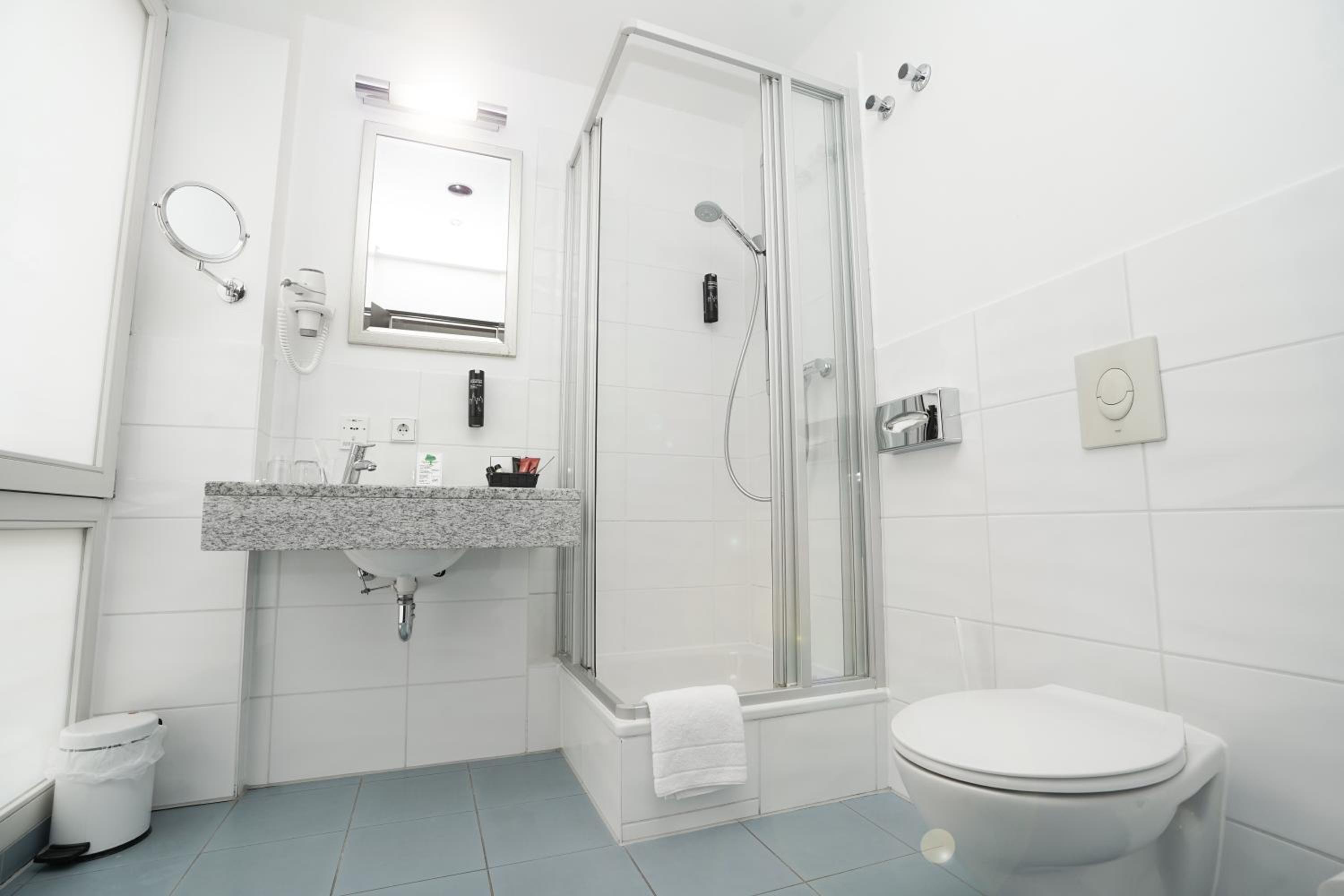 Room, Triple, Single Bed, City View, The Atrium Hotel 2/8