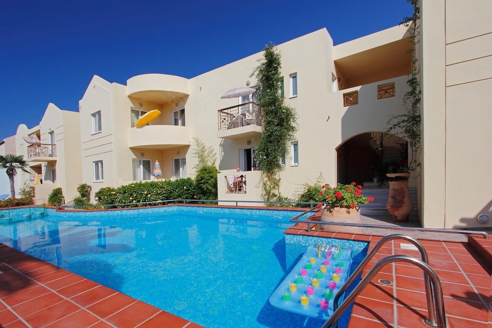 Lambrinos Suites 3/51