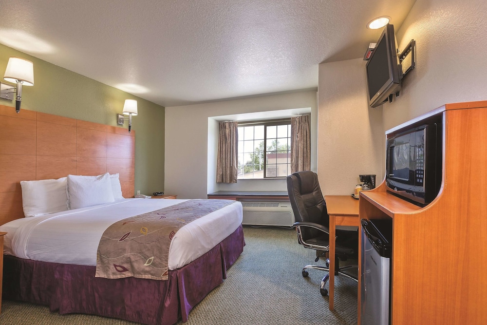 La Quinta Inn & Suites by Wyndham Tulare 13/40
