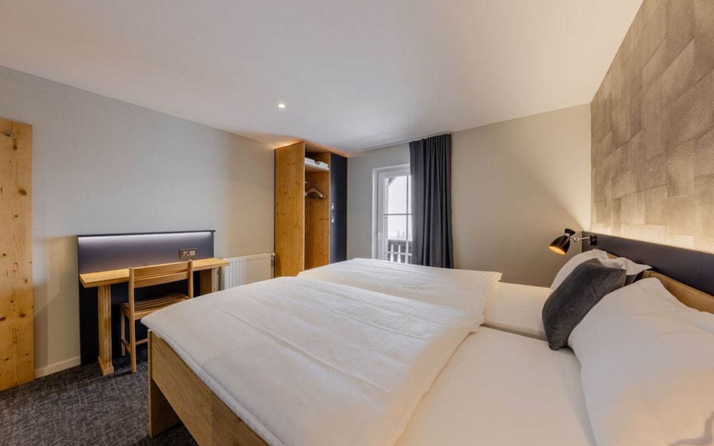 Villars Lodge 15/50