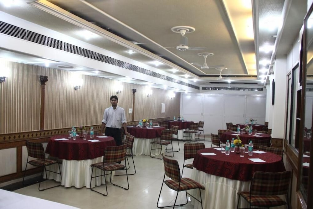 Amar Inn 52/57