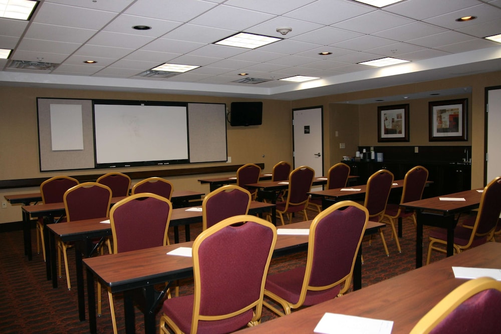 Hampton Inn and Suites Peru 13/18