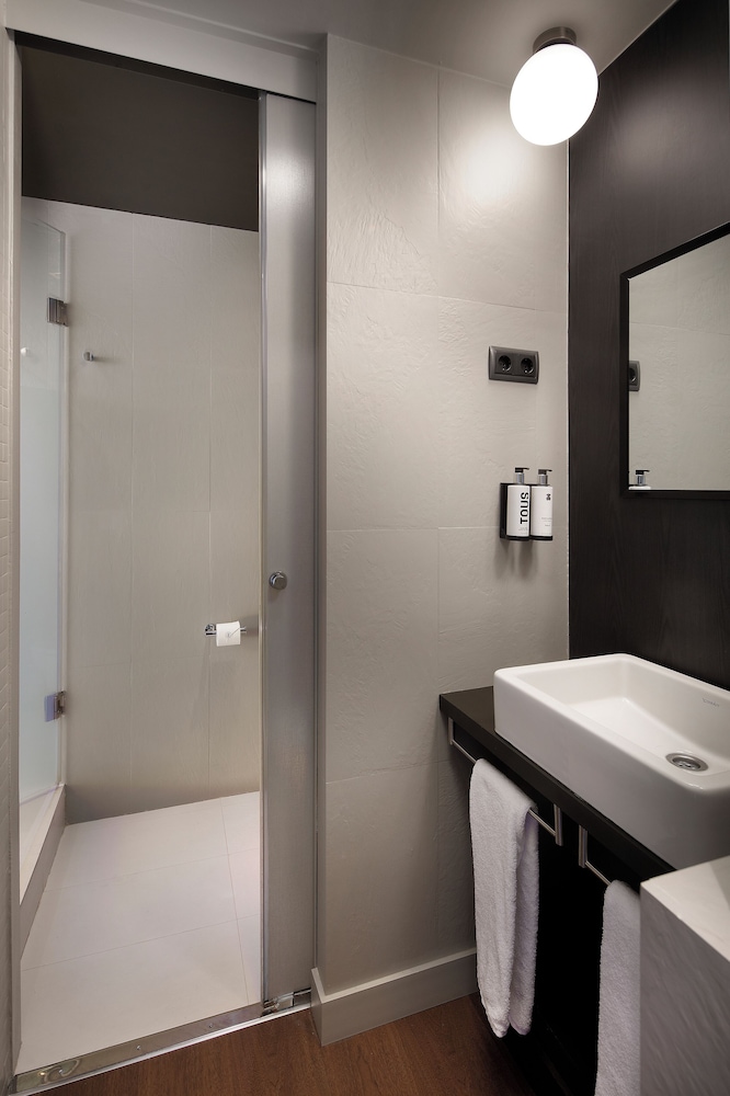 WILSON BOUTIQUE HOTEL 61/64