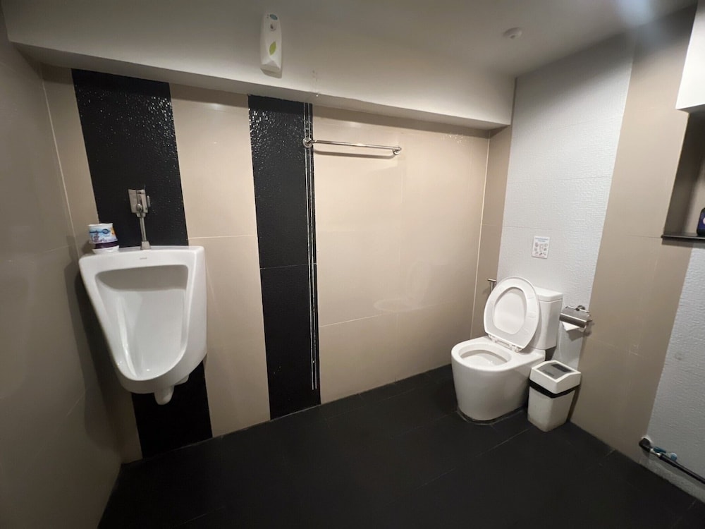 De Lux Bangkok Hotel 50/52