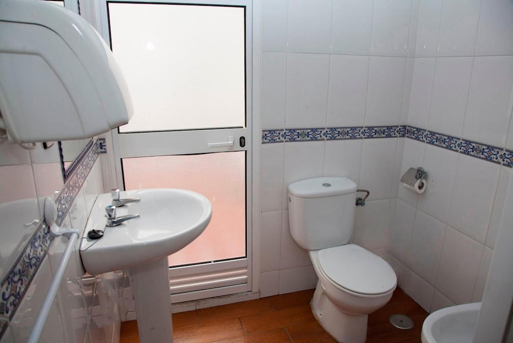 Hostal Paris 7/24