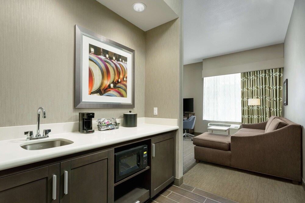 Hampton Inn & Suites Napa 52/64