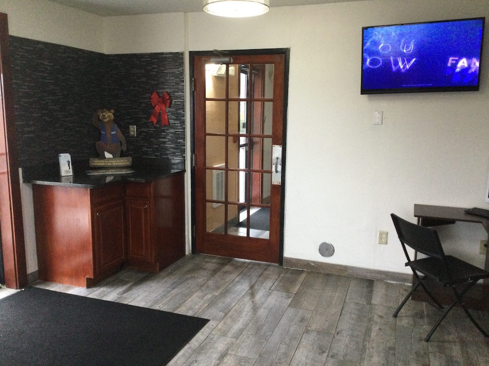 Travelodge By Wyndham Battle Creek 4/18