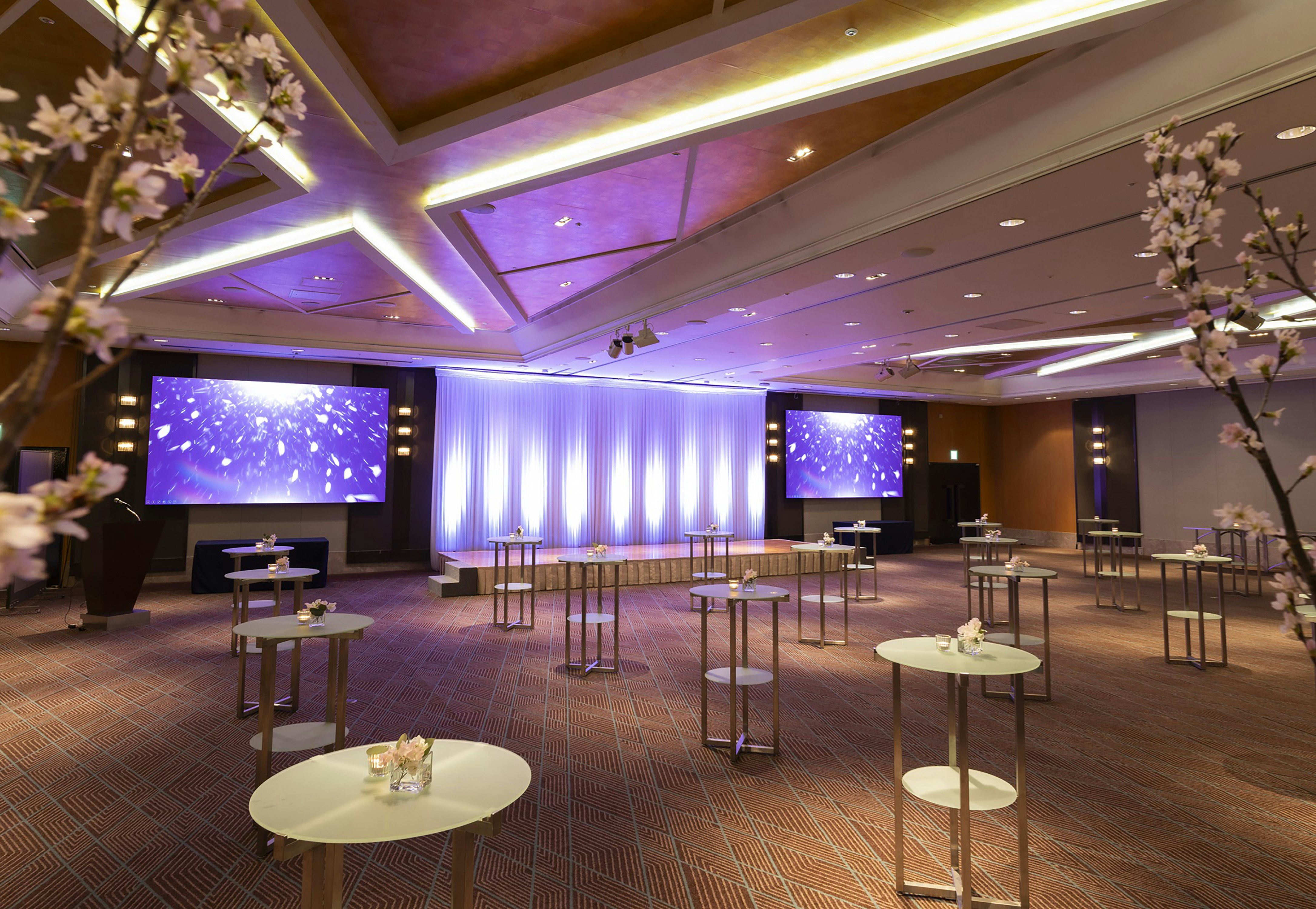 Hilton Osaka 71/77