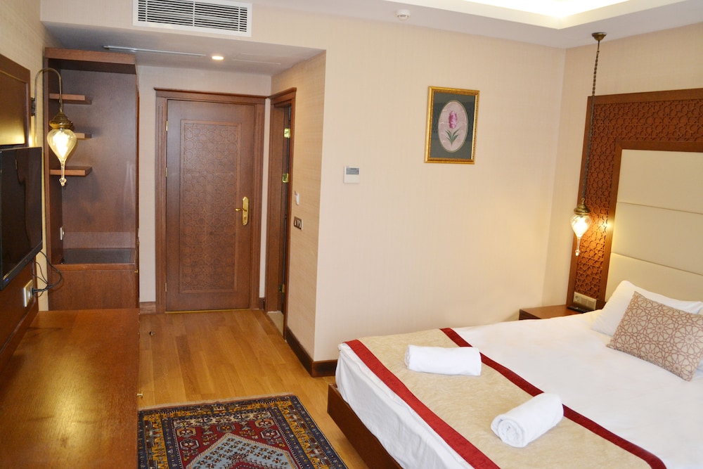 Lalinn Hotel 22/72