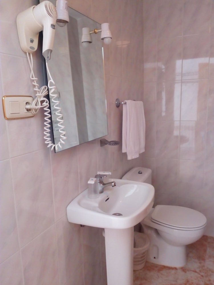 HOSTAL RURAL MONTUAL 49/49