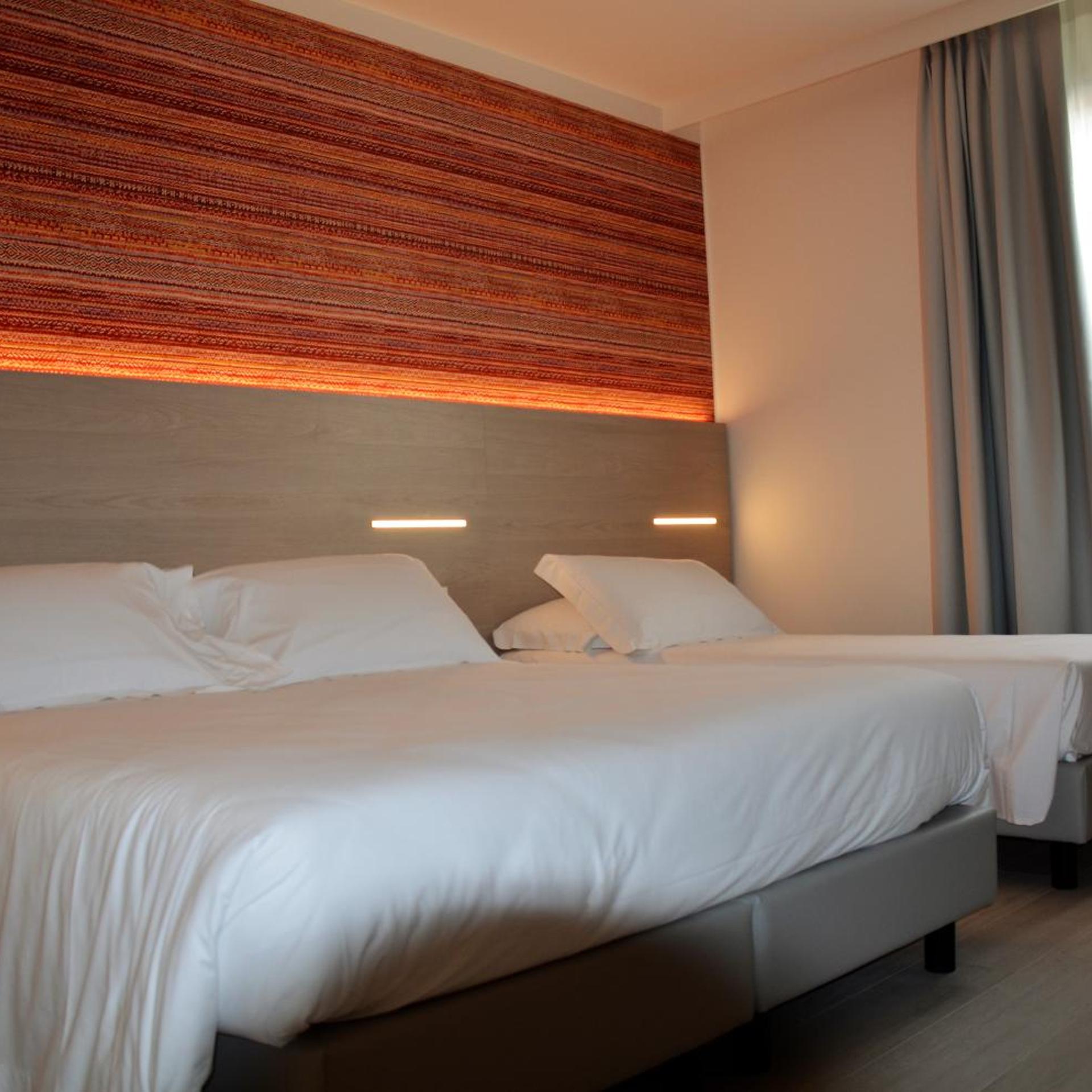 ROOM, TRIPLE