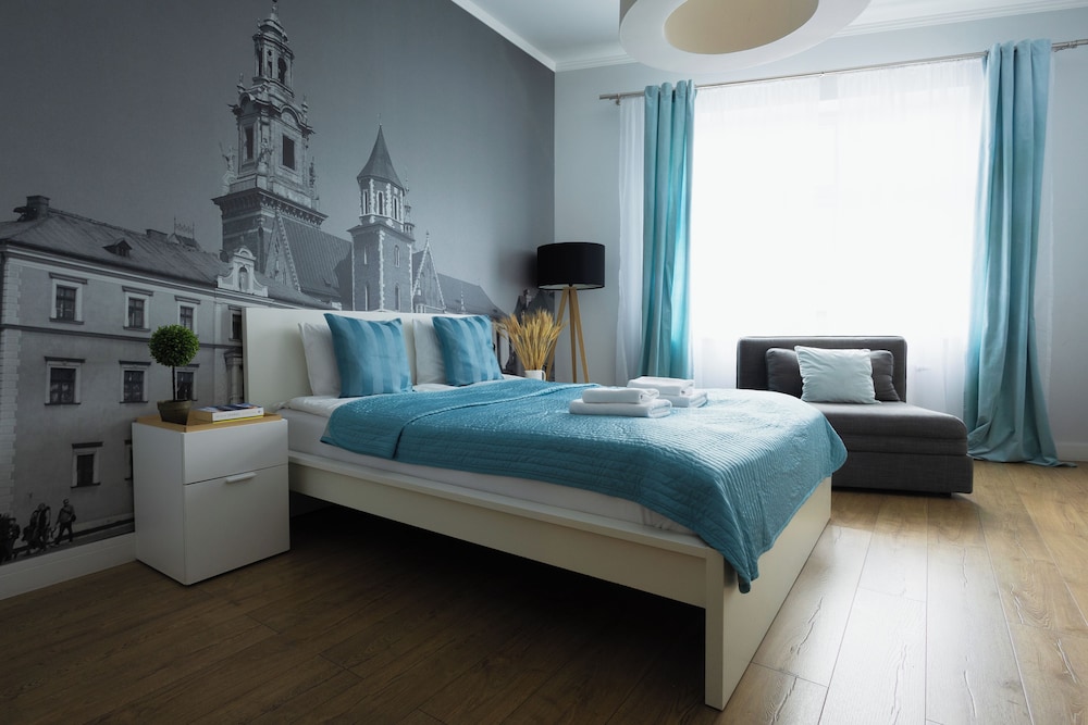 STUDIO, QUEEN BED
