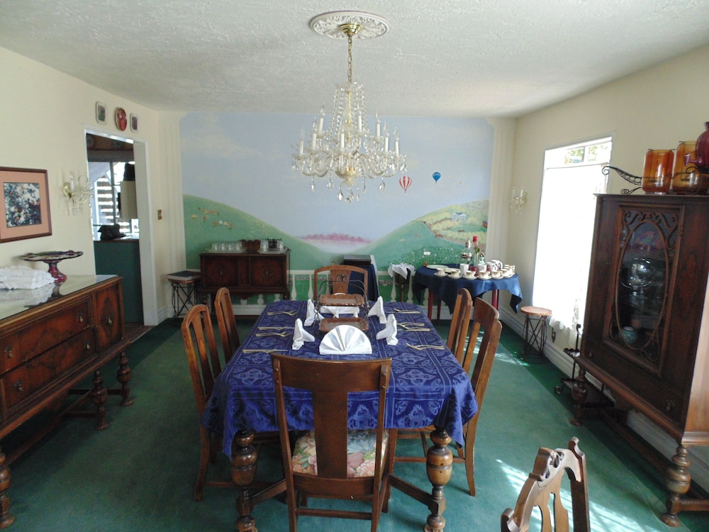 Plantation Bed & Breakfast 30/50
