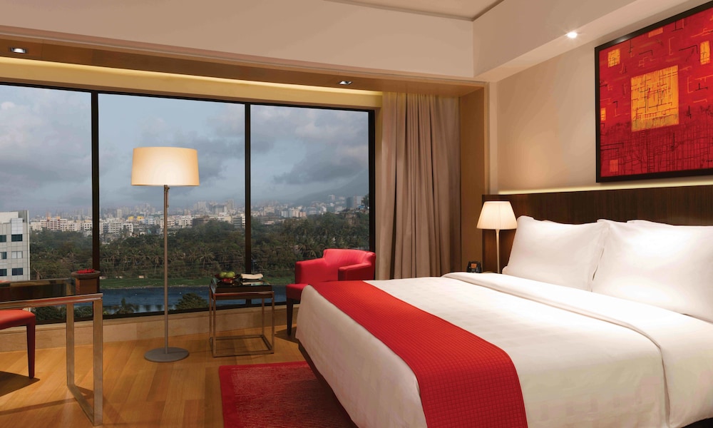 TRIDENT BANDRA KURLA 14/67