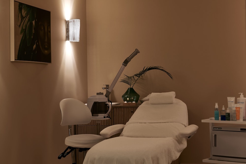 AMIRA Luxury Resort and Spa - Adults Only 10/50