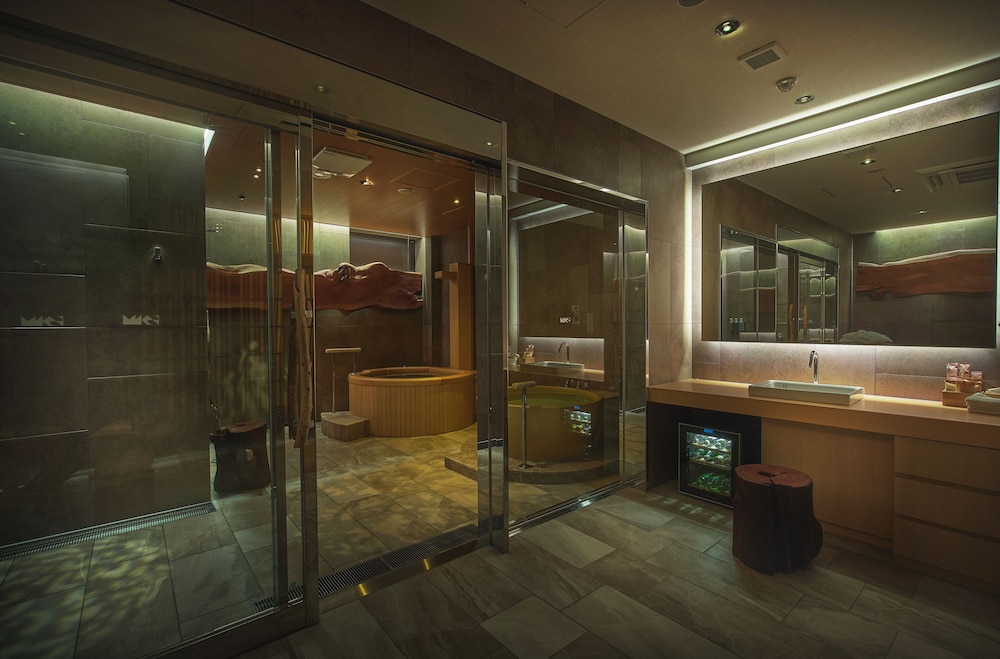 Moksa Rebirth Hotel 5/50