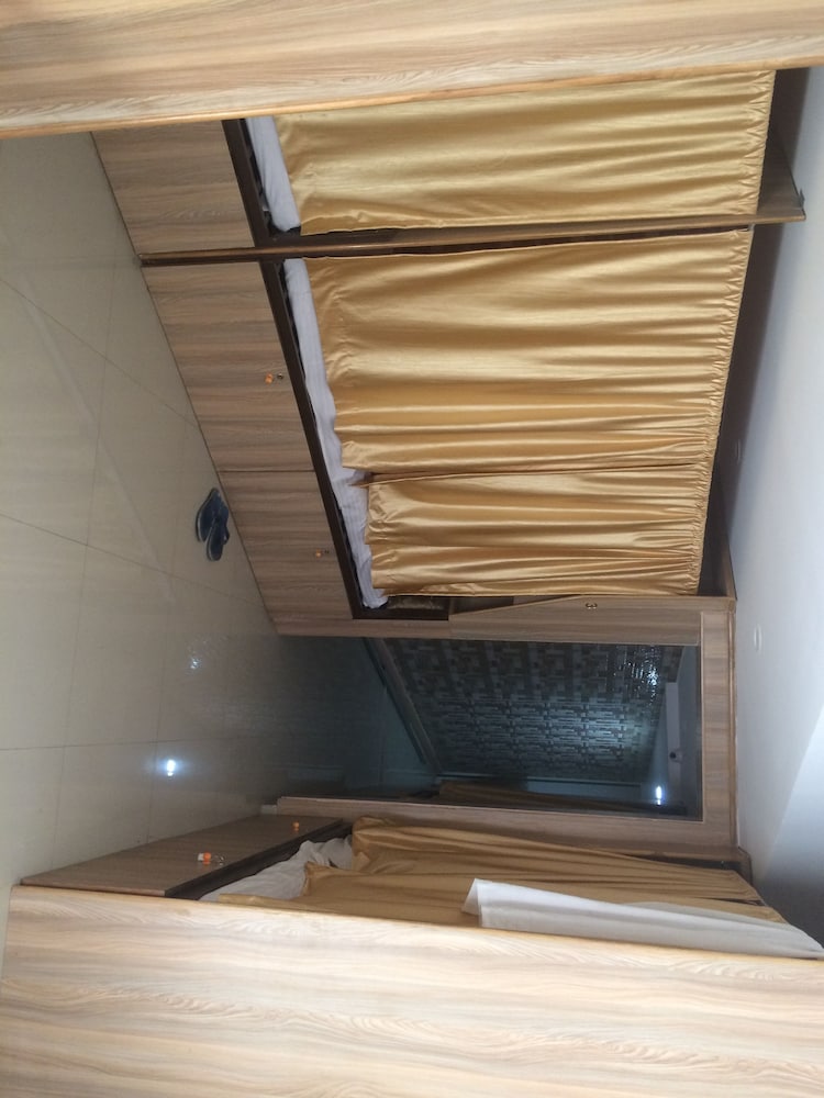 Golden Dormitory 17/23