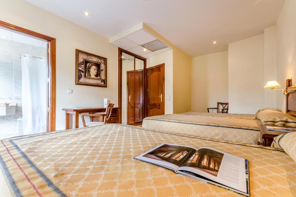 Room, Triple, Double Bed