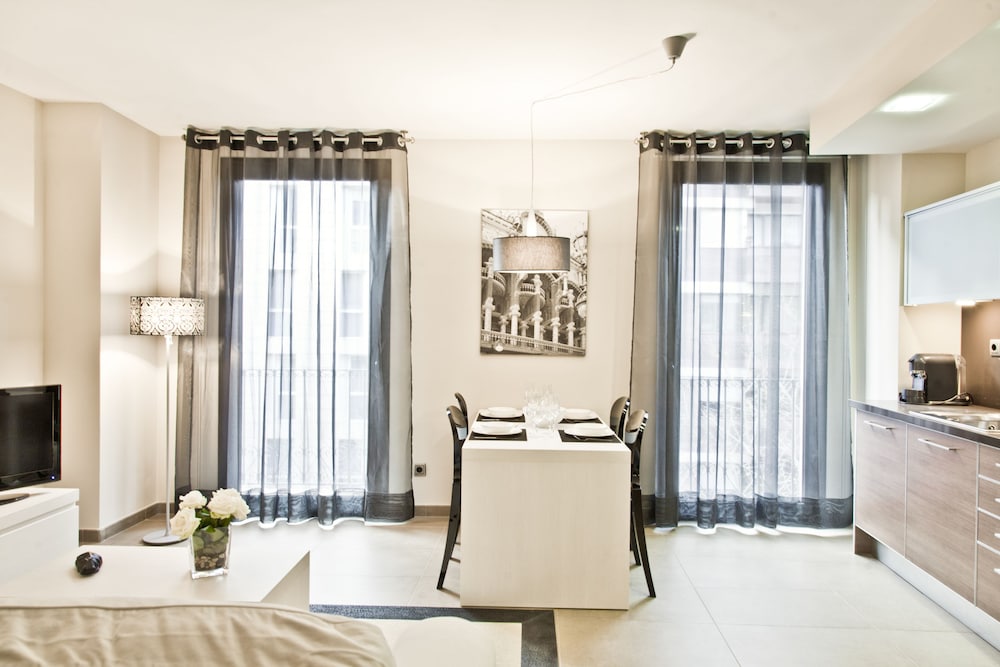 Up Suites Bcn 6/44