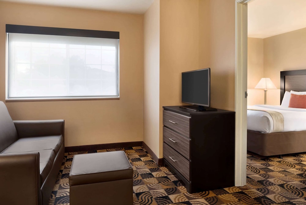 Hawthorn Extended Stay by Wyndham Oak Creek 16/20