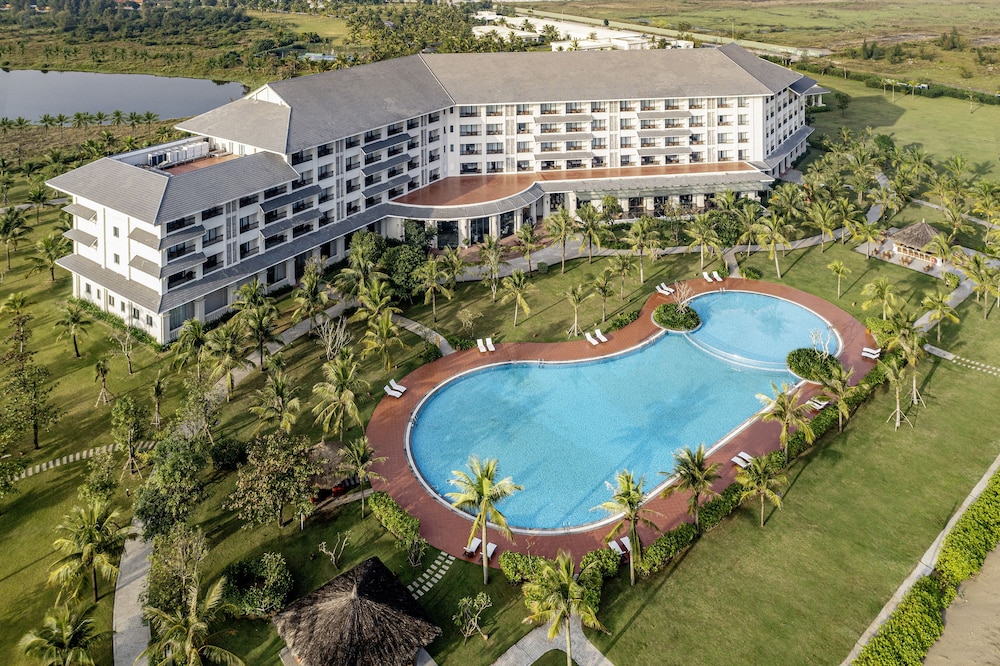 Melia Vinpearl Cua Hoi Affiliated by Melia 56/61