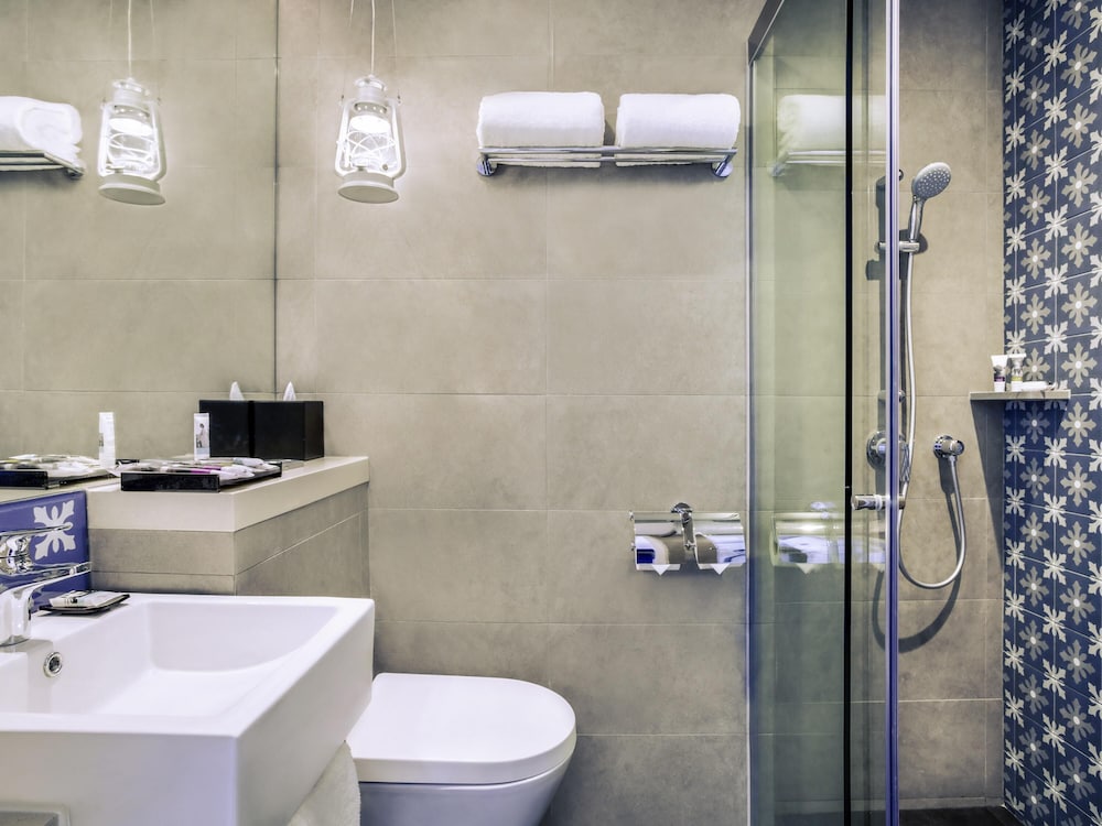 Mercure Singapore On Stevens 50/50