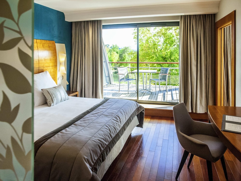 Deluxe, Suite, King Bed, Ground View, Terrace